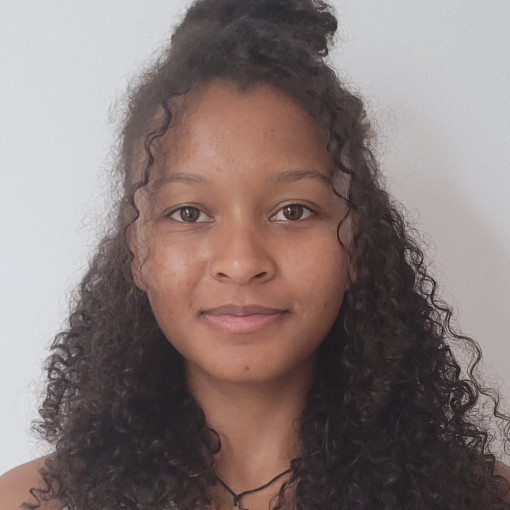 Photo of Nicole Oyelakin